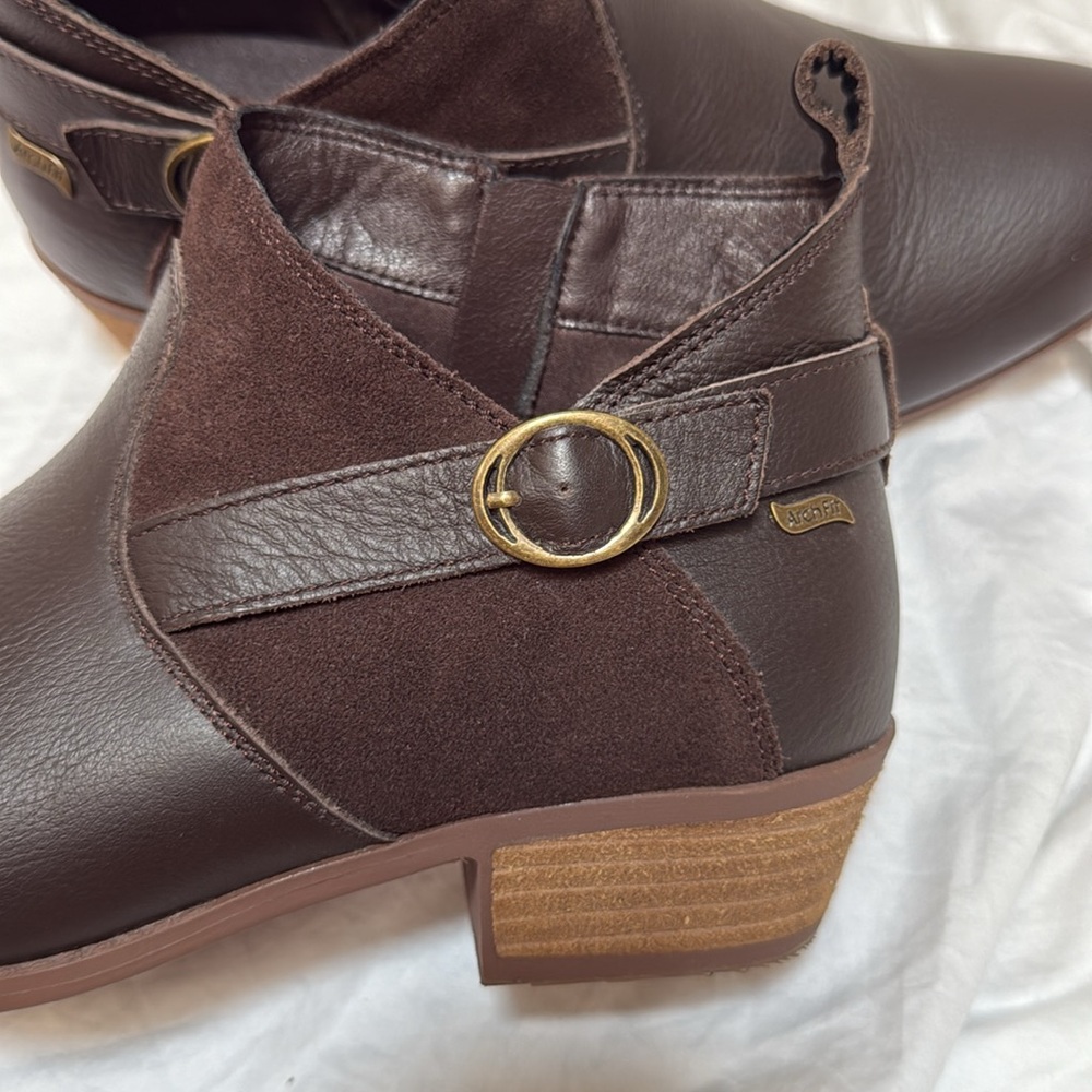 Women’s Skechers Air-Cooled Arch Fit Lasso dark brown ankle booties. Size 9.5 - Picture 13 of 14
